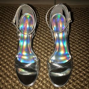Women’s size 8 1/2 new in box silver shoes heels